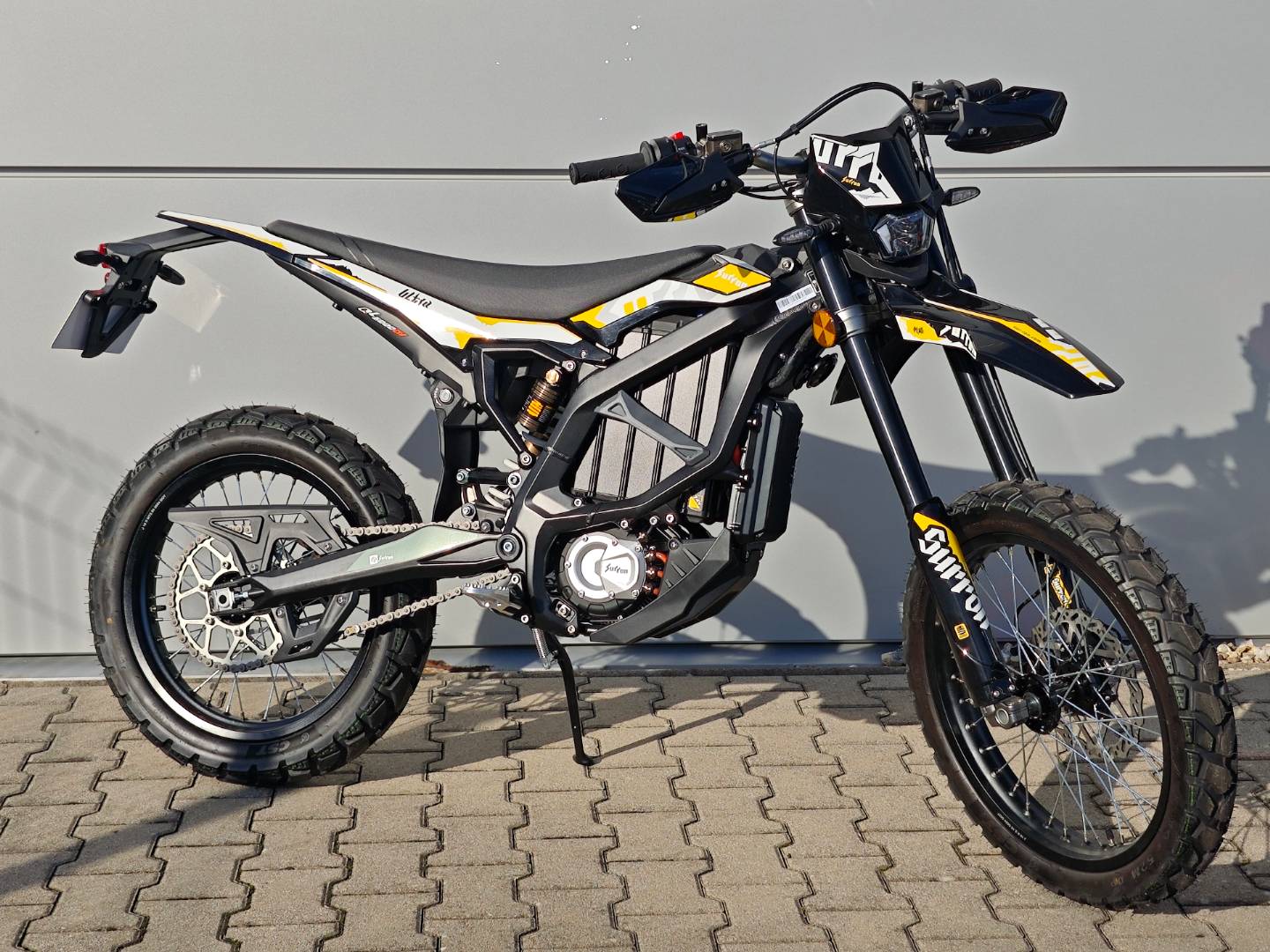 Sur - Ron Ultra Bee R