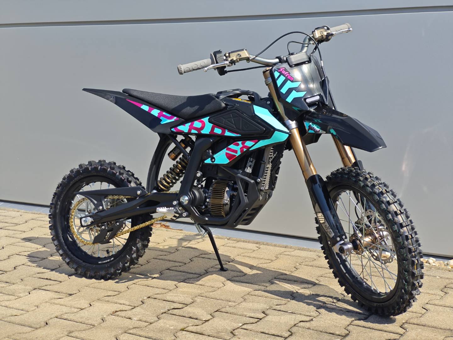 Sur - Ron Hyper Bee
