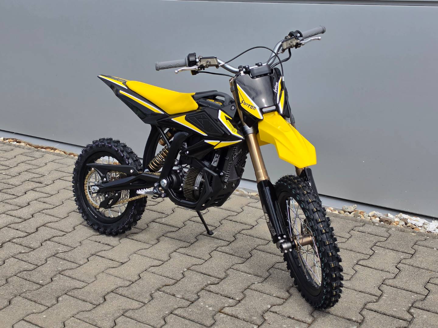 Sur - Ron Hyper Bee – Obrázok 4