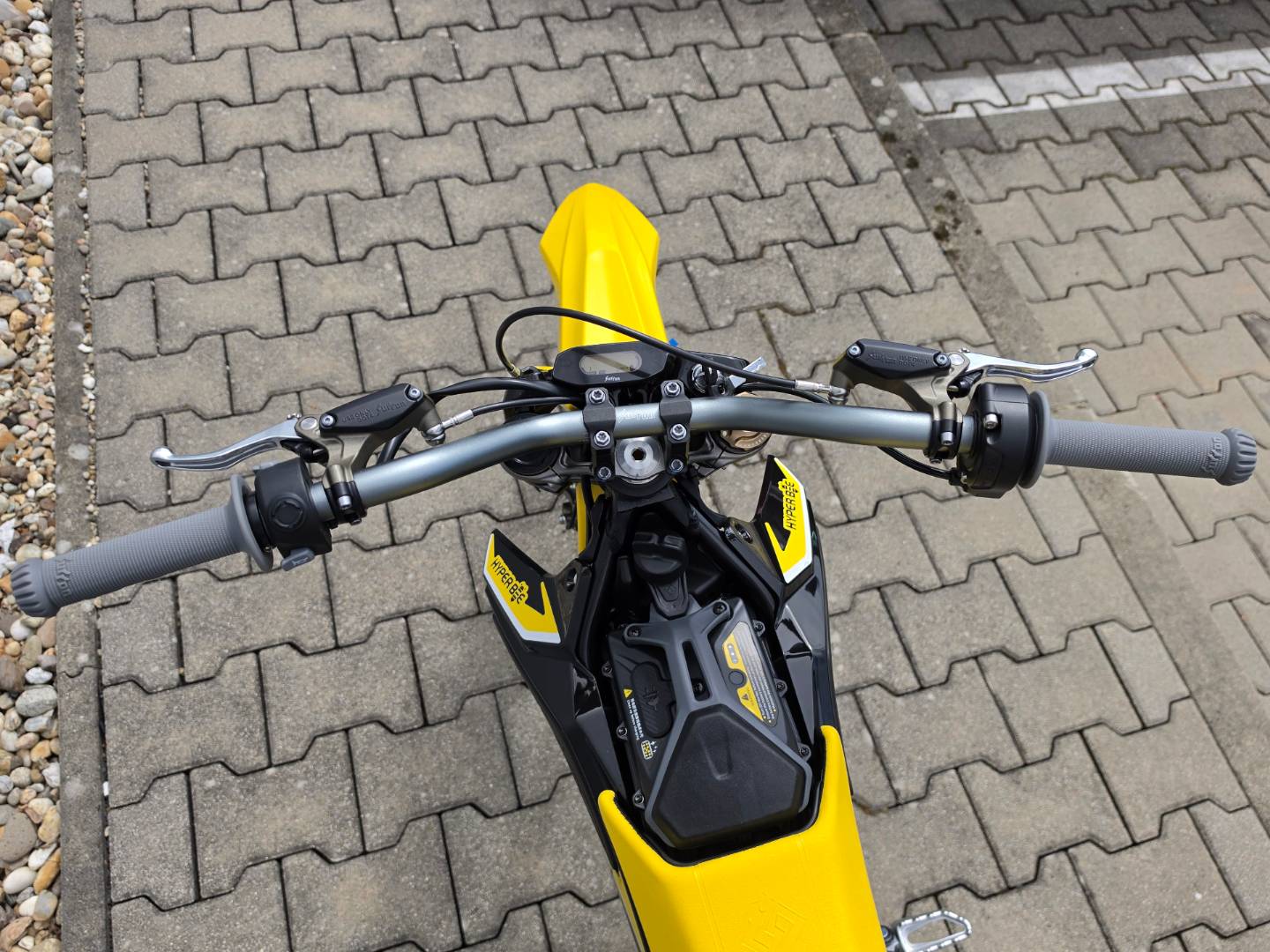Sur - Ron Hyper Bee – Obrázok 6