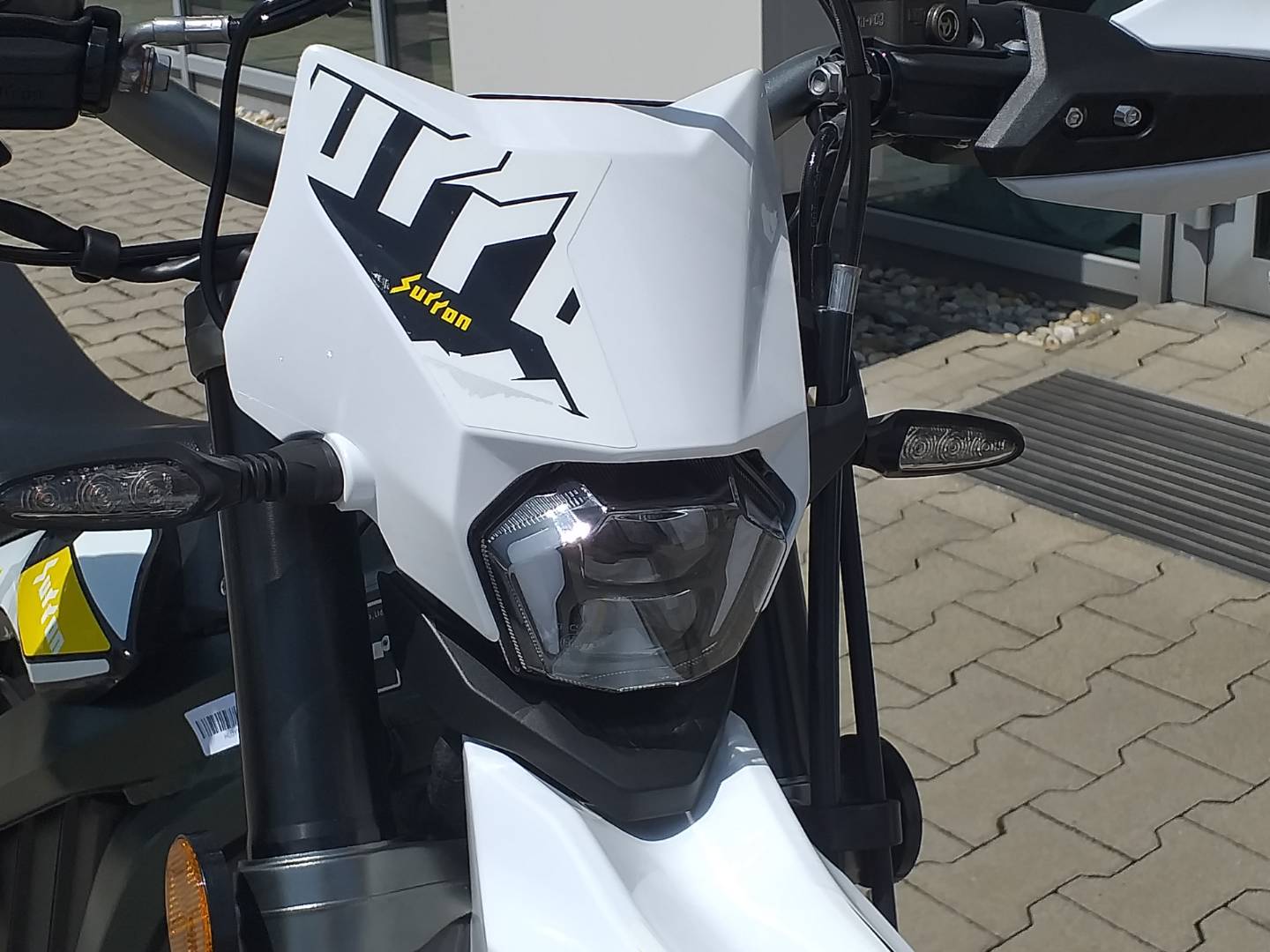 Sur - Ron Ultra Bee Demo motocykel – Obrázok 11