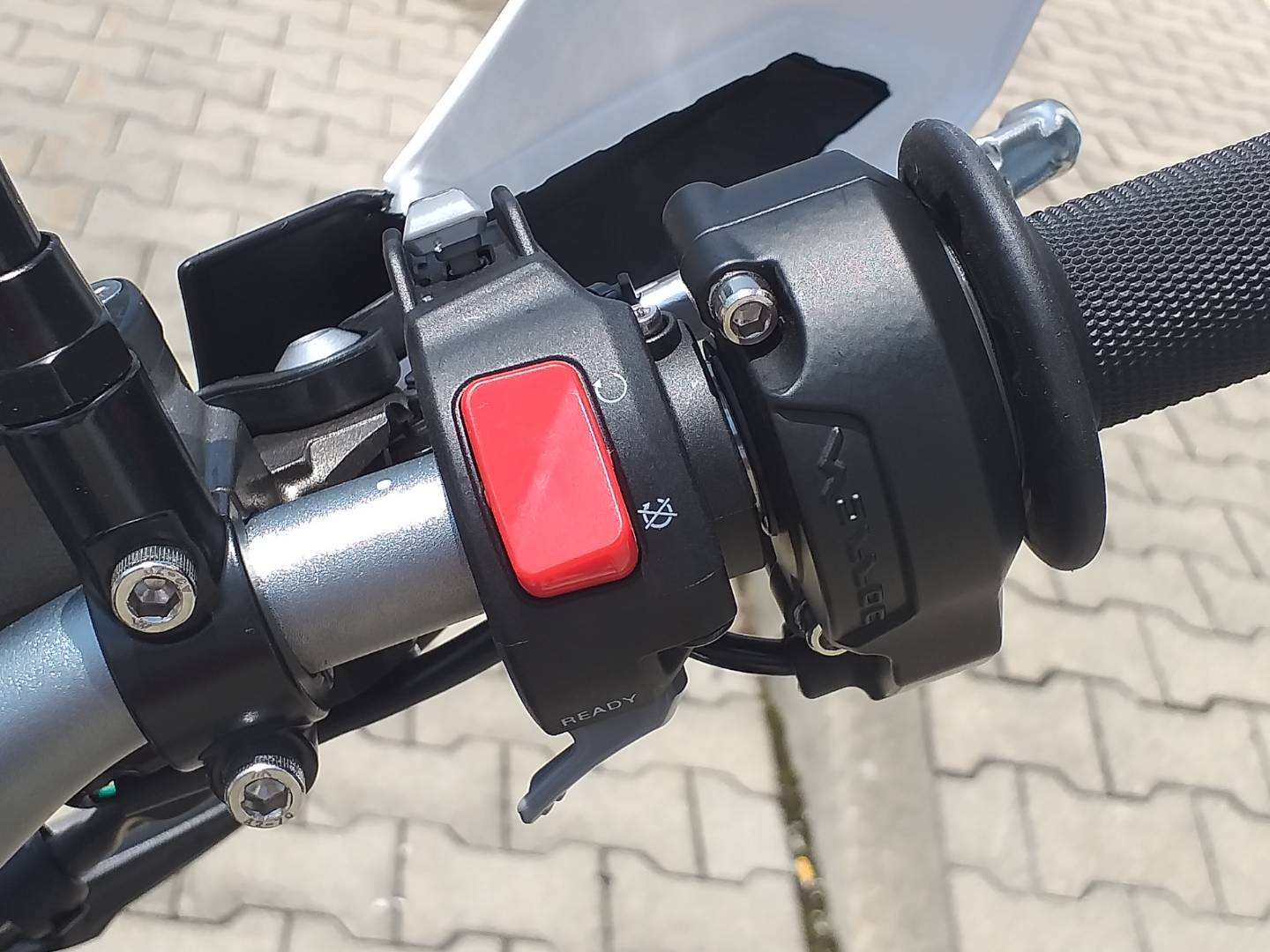 Sur - Ron Ultra Bee Demo motocykel – Obrázok 7
