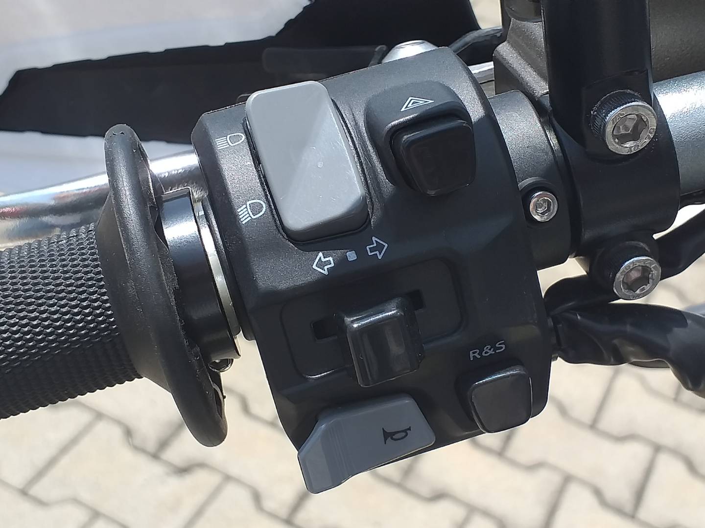 Sur - Ron Ultra Bee Demo motocykel – Obrázok 8
