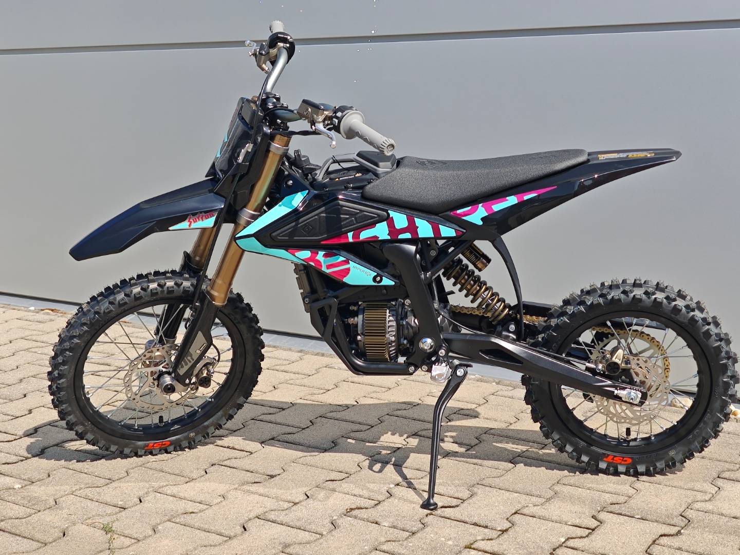Sur - Ron Hyper Bee – Obrázok 2
